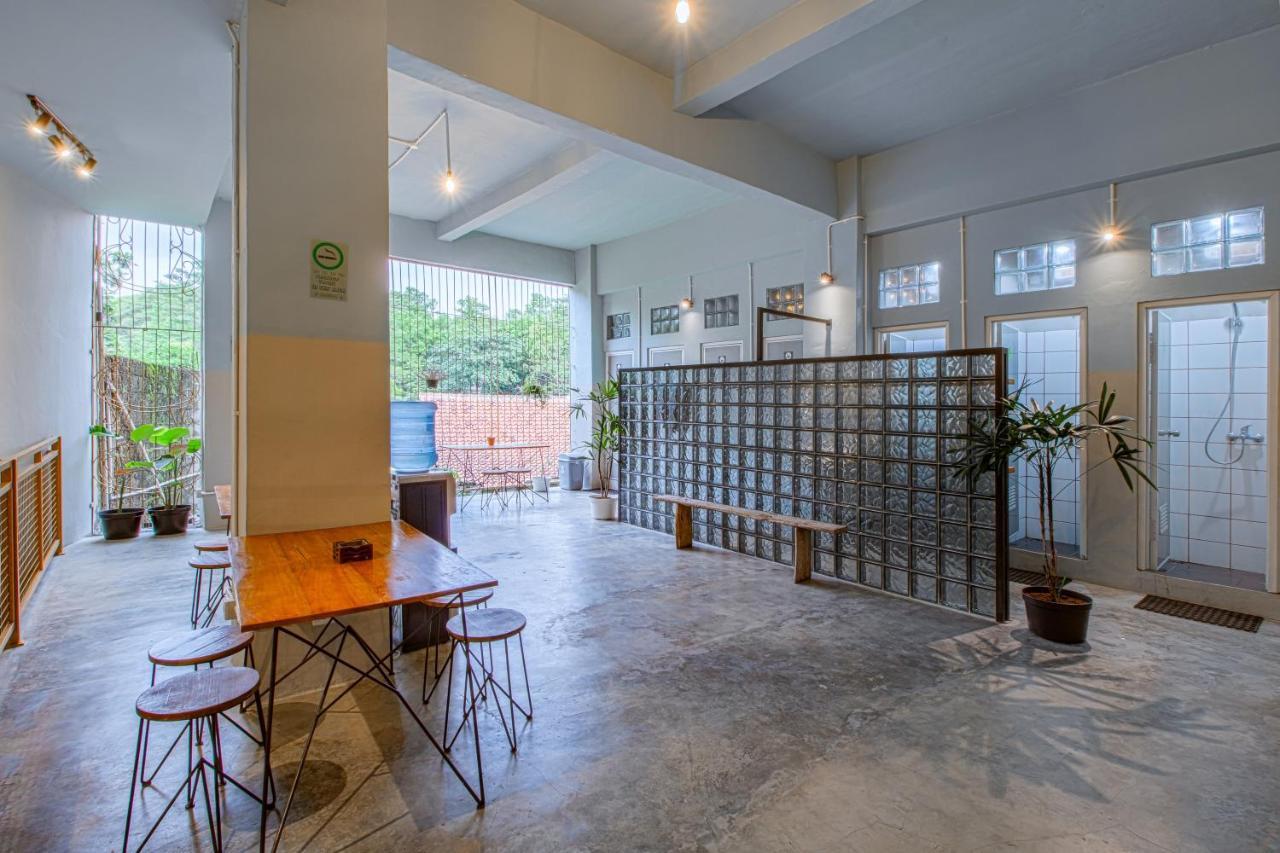 Kolo Kolo Hostel Kejayan Kültér fotó