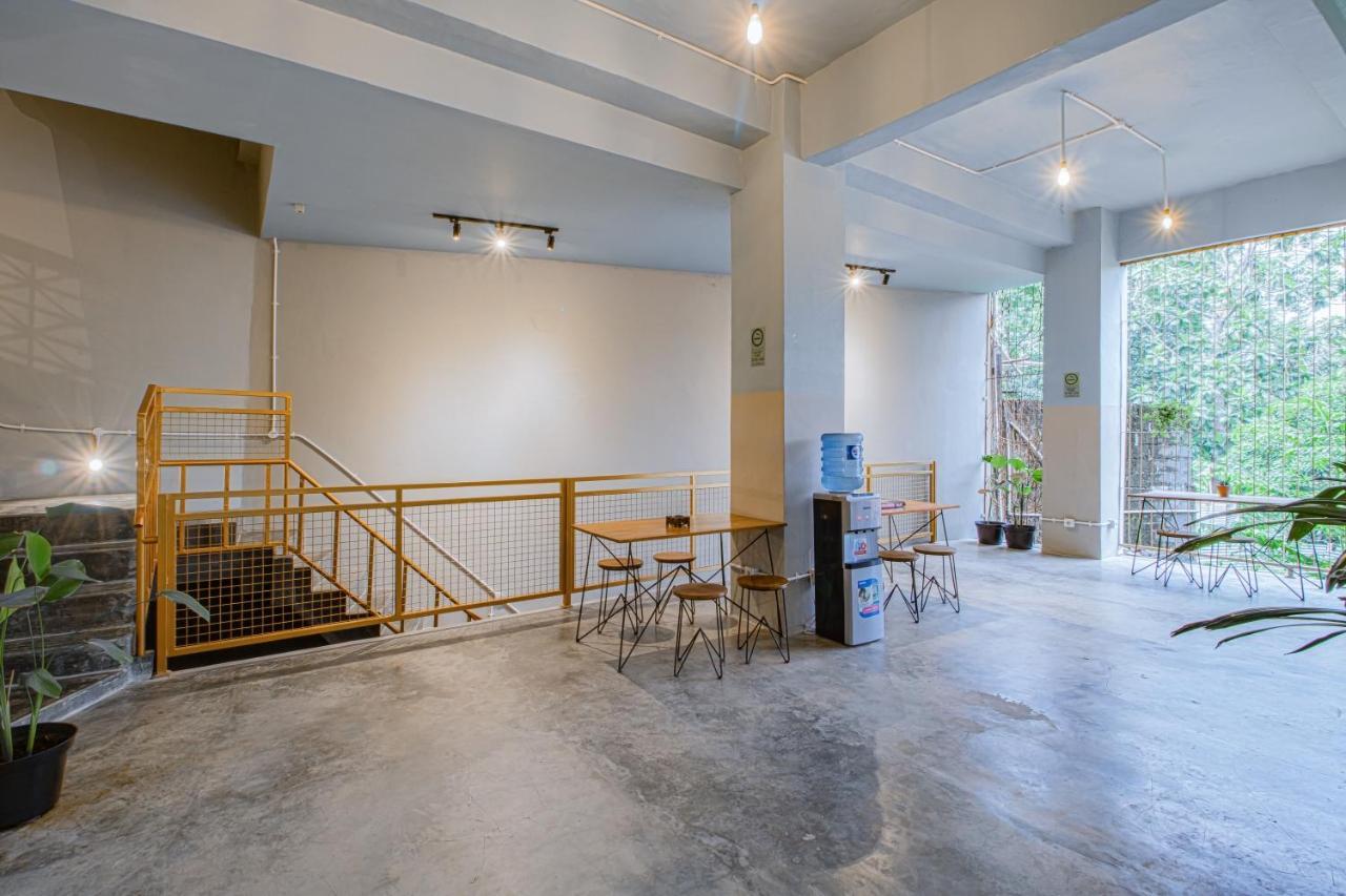 Kolo Kolo Hostel Kejayan Kültér fotó